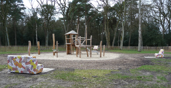 Buurtsofa 2 in de speeltuin