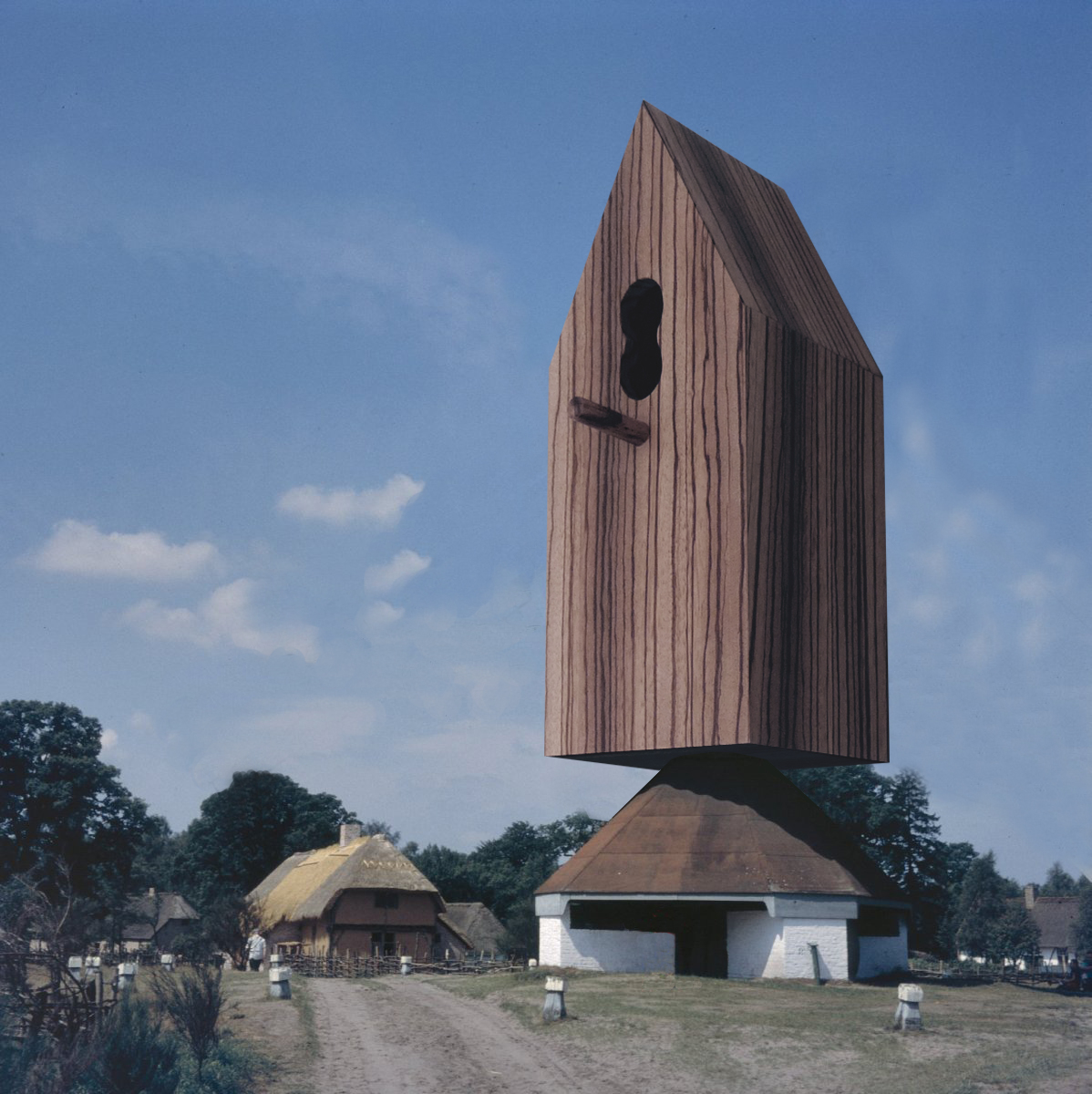 Zebrahouten vogelhuisje met lemniscaatvlieggat, ode aan Claes Oldenburg